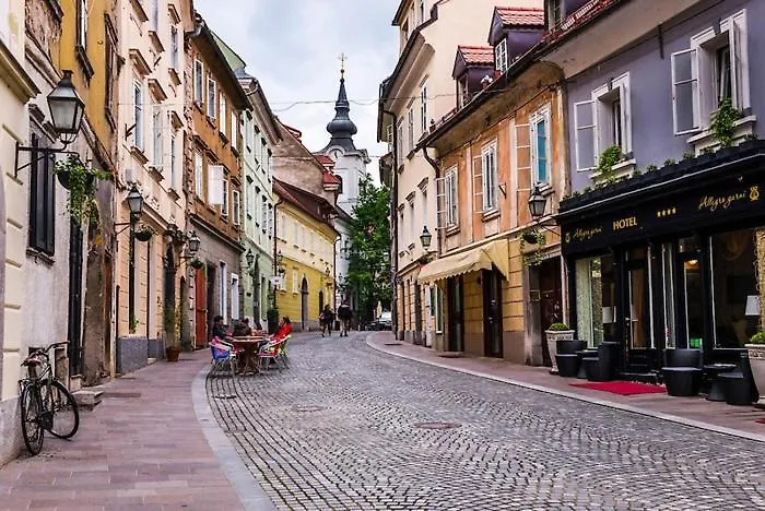 アパート A Precious In