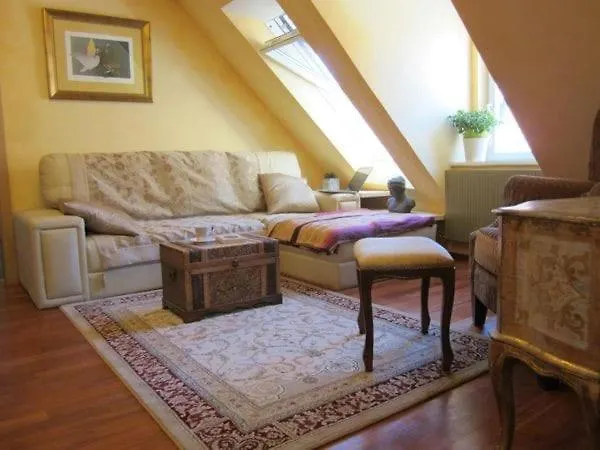 Apartment A Precious In